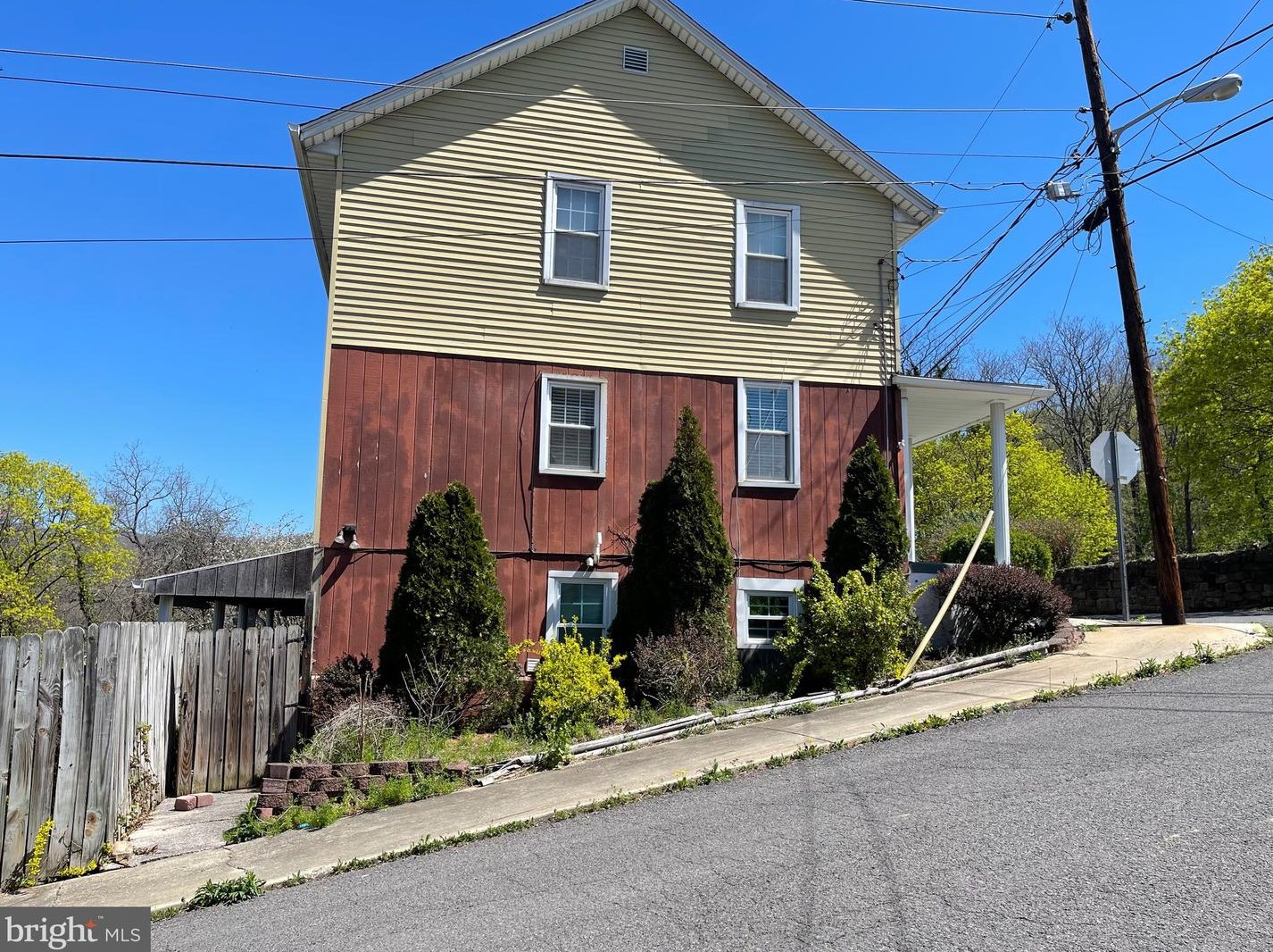 39 W Harrison St, Piedmont, WV 26750