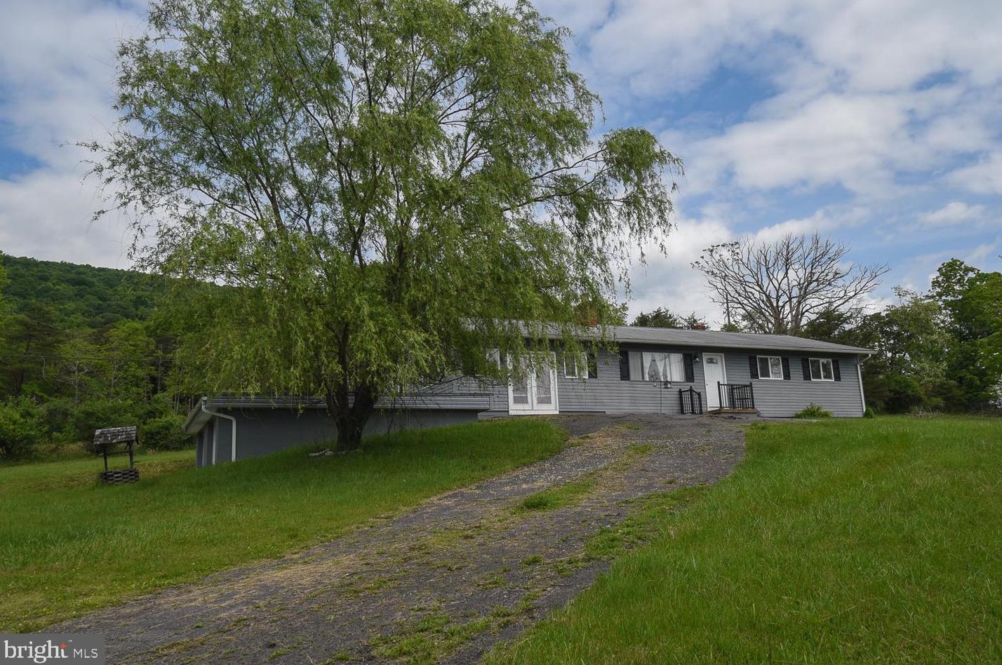 9014 Knobley Rd, Medley, WV 26726