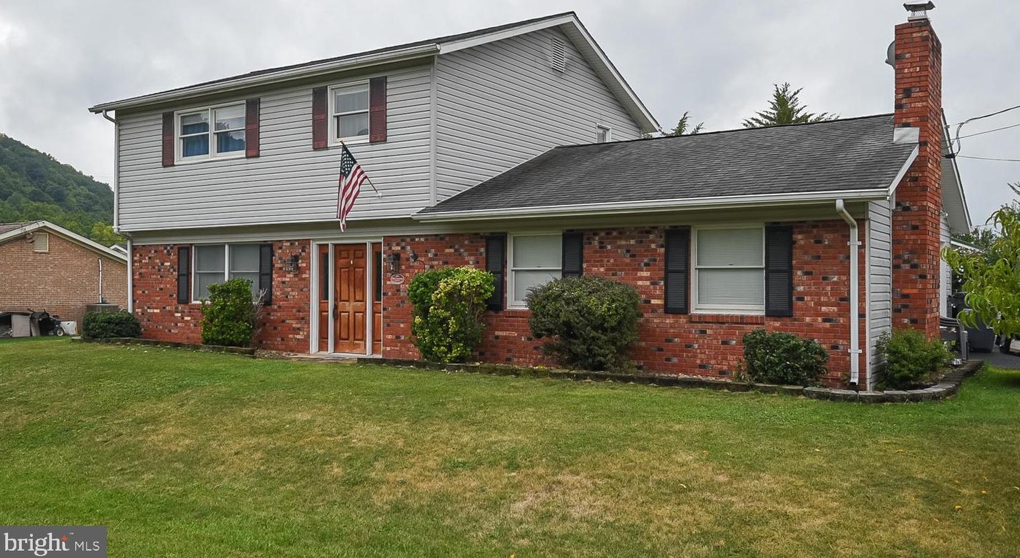 15 Nightingale St, Medley, WV 26726-9458