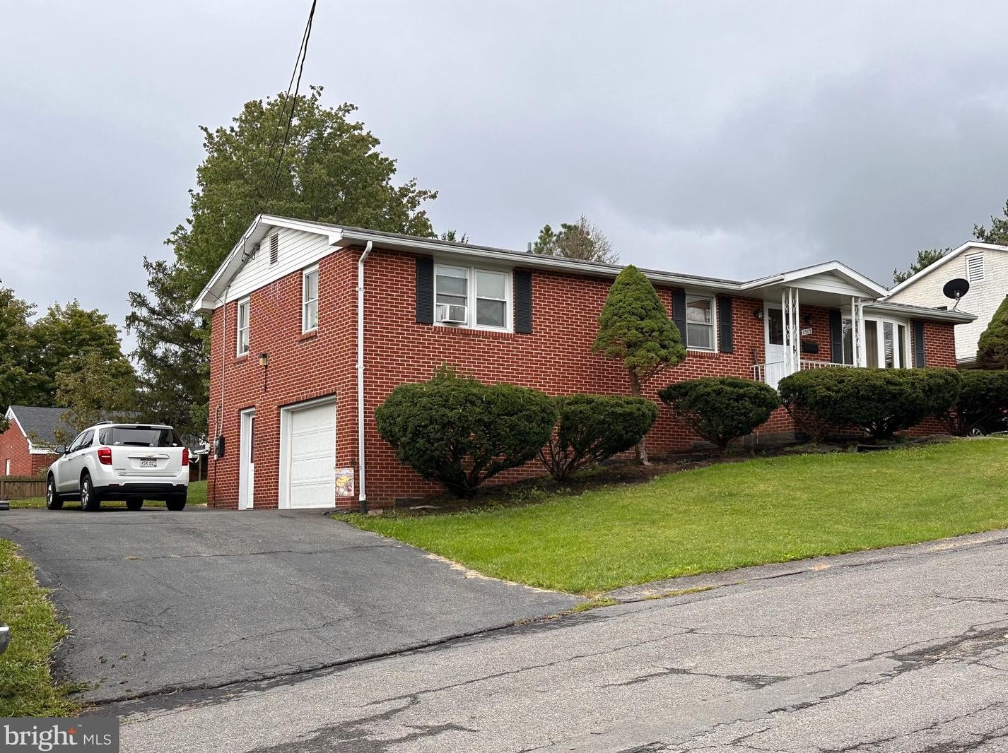 1515 Terri St, Medley, WV 26726-2028
