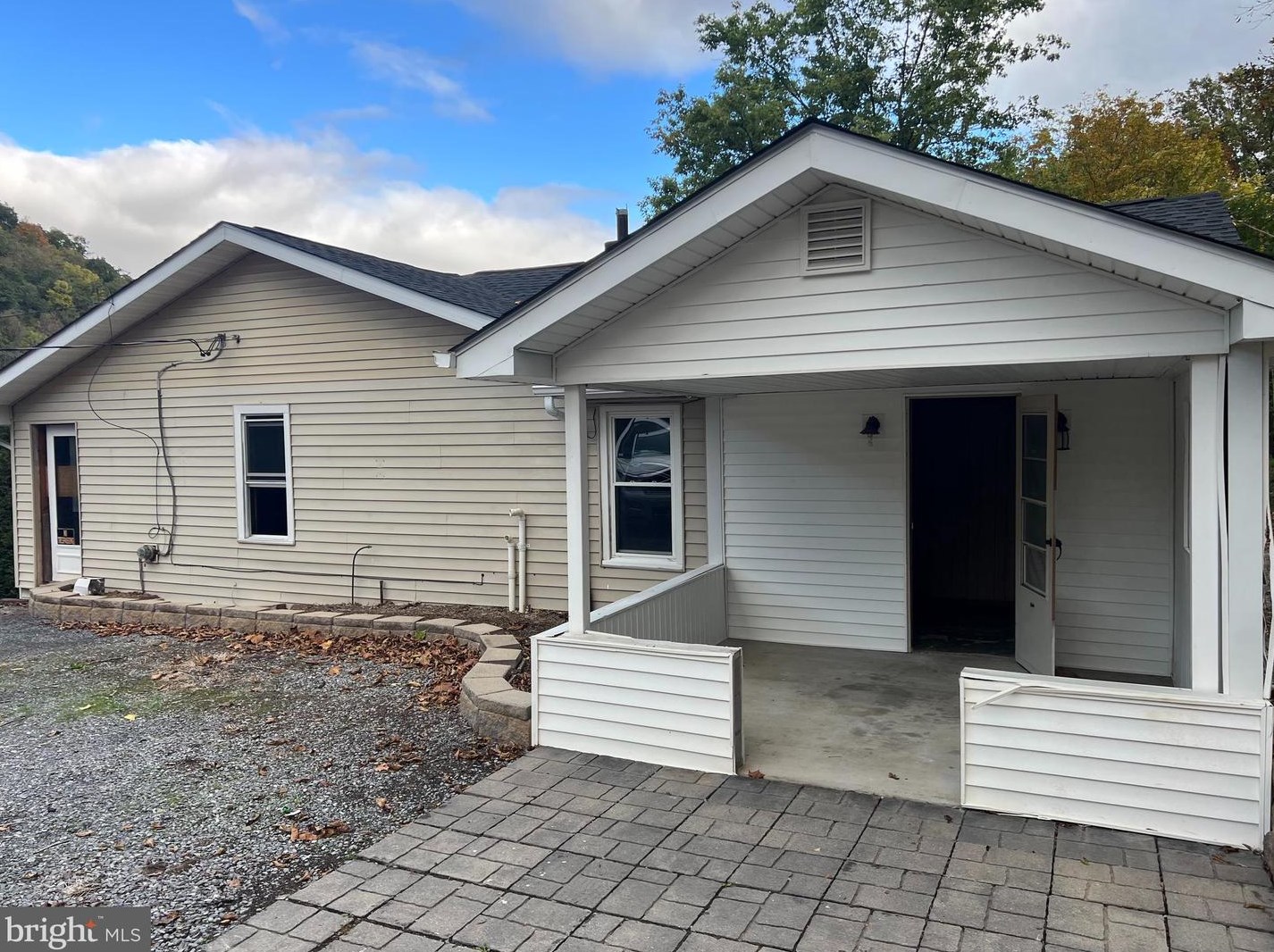 781 Cut Off Rd, Medley, WV 26726
