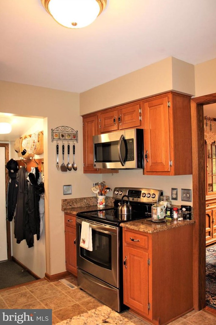 5374 Knobley Rd, Medley WV  26726 exterior