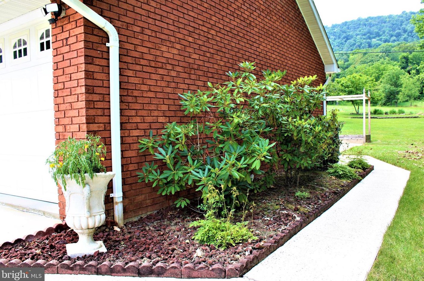 5374 Knobley Rd, Medley WV  26726 exterior
