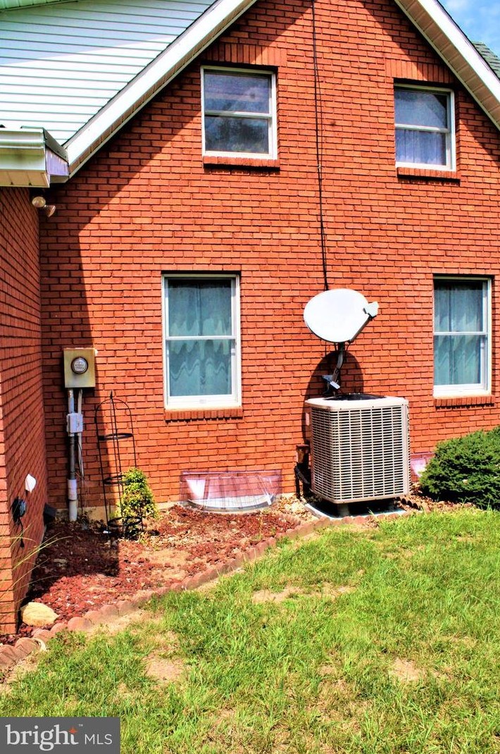 5374 Knobley Rd, Medley WV  26726 exterior
