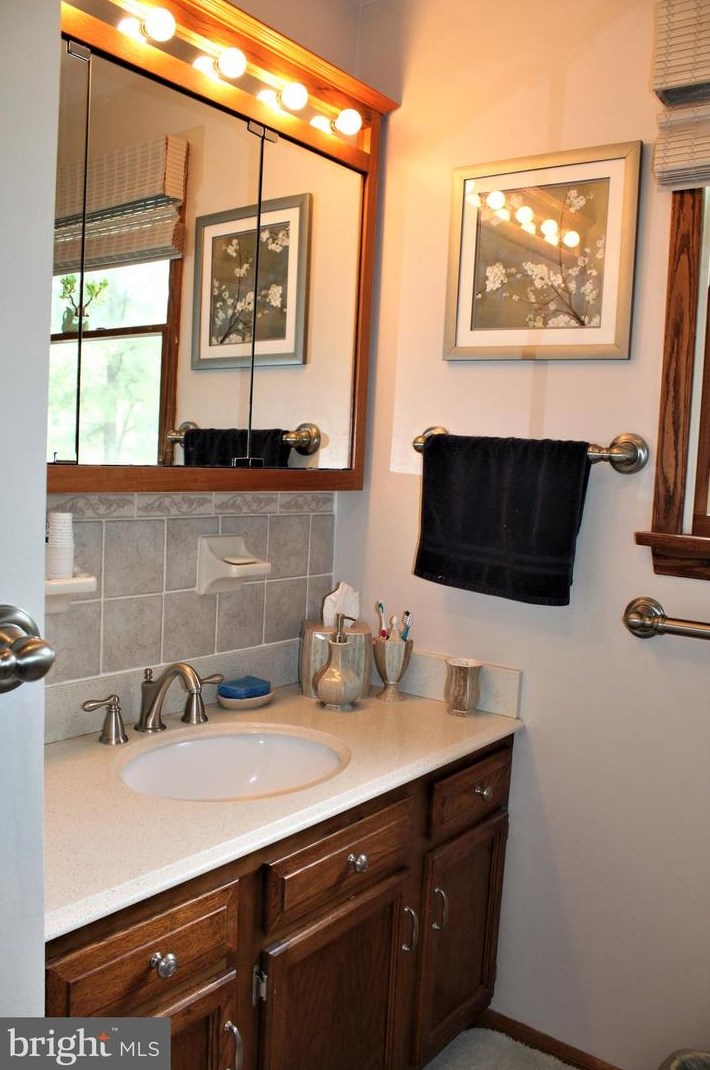 5374 Knobley Rd, Medley WV  26726 exterior