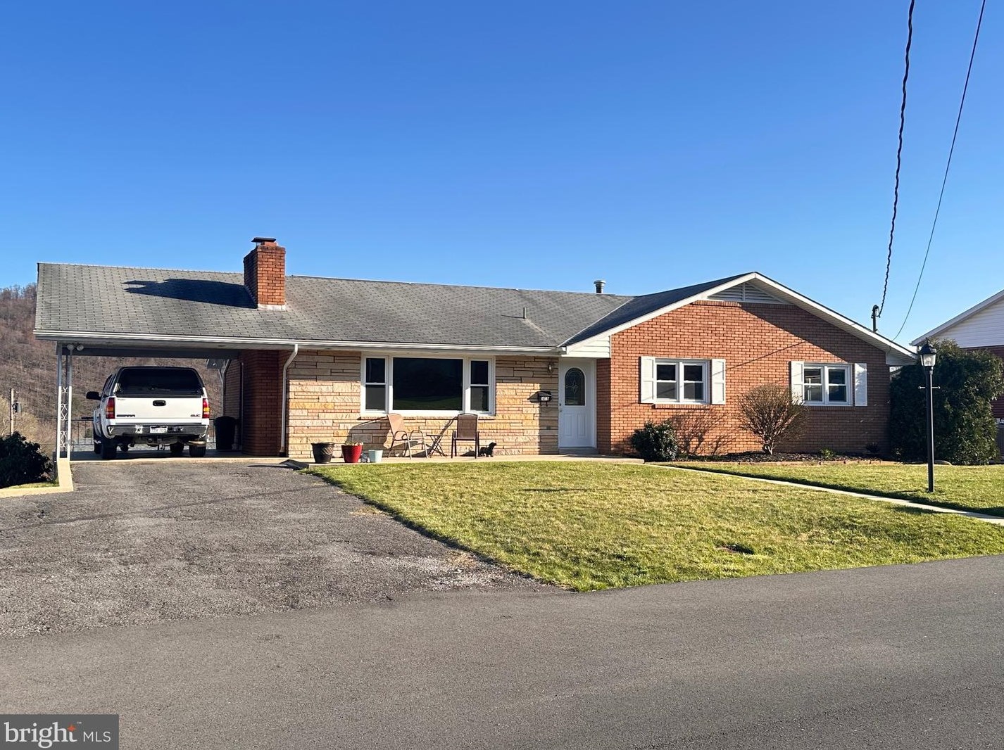 1415 Beacon St, Medley, WV 26726