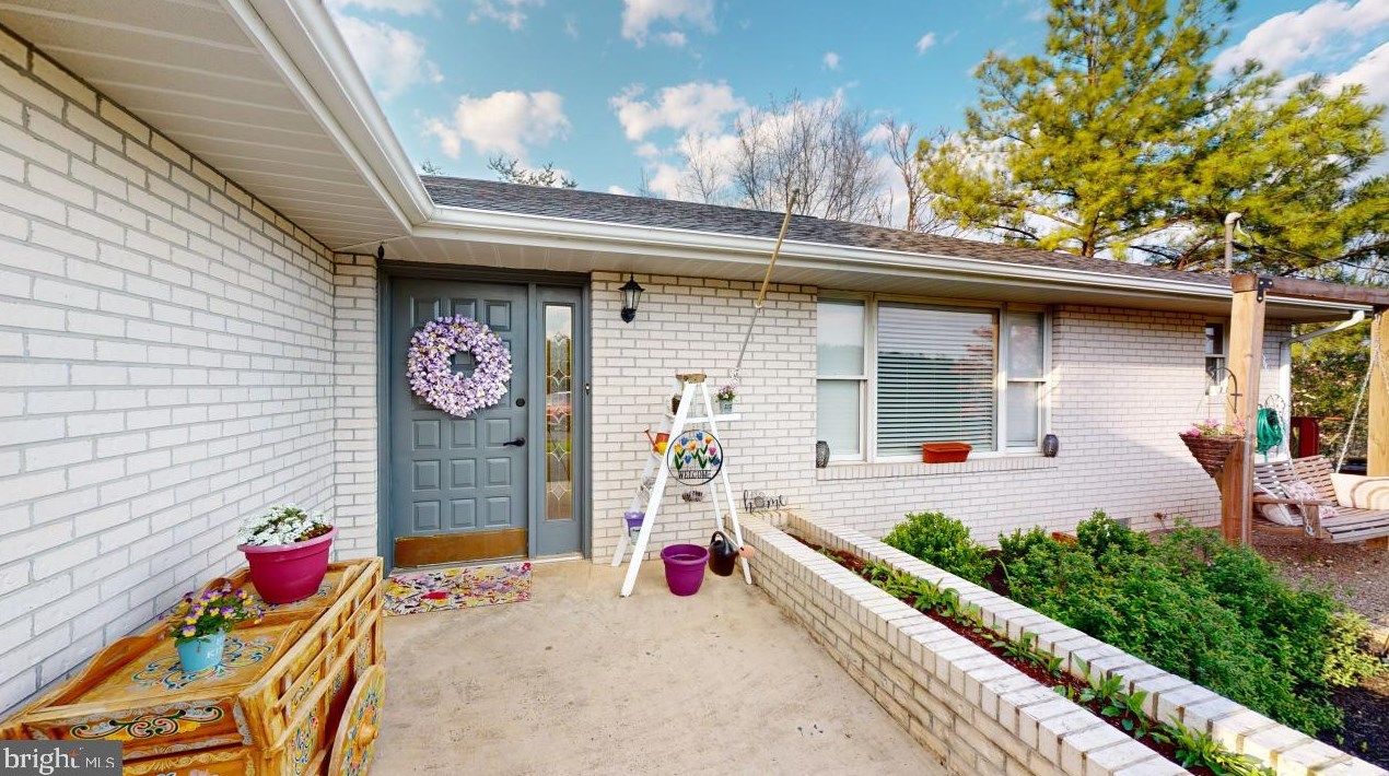 152 Evergreen Dr, Fort Ashby WV  26719-3500 exterior