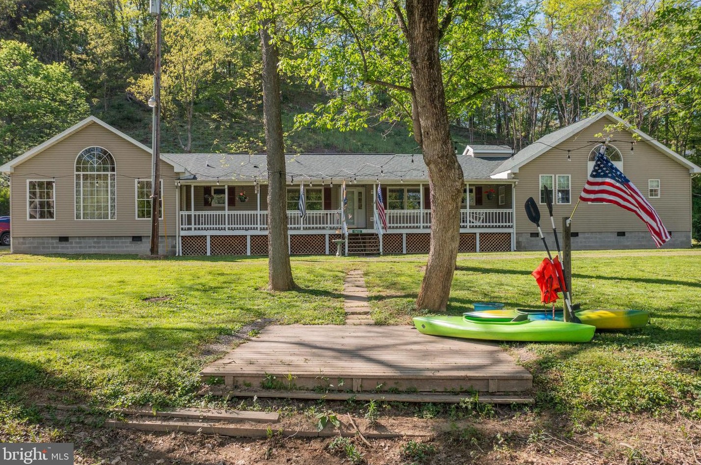 565 Dawn View Dr, Fort Ashby, WV 26719-7109
