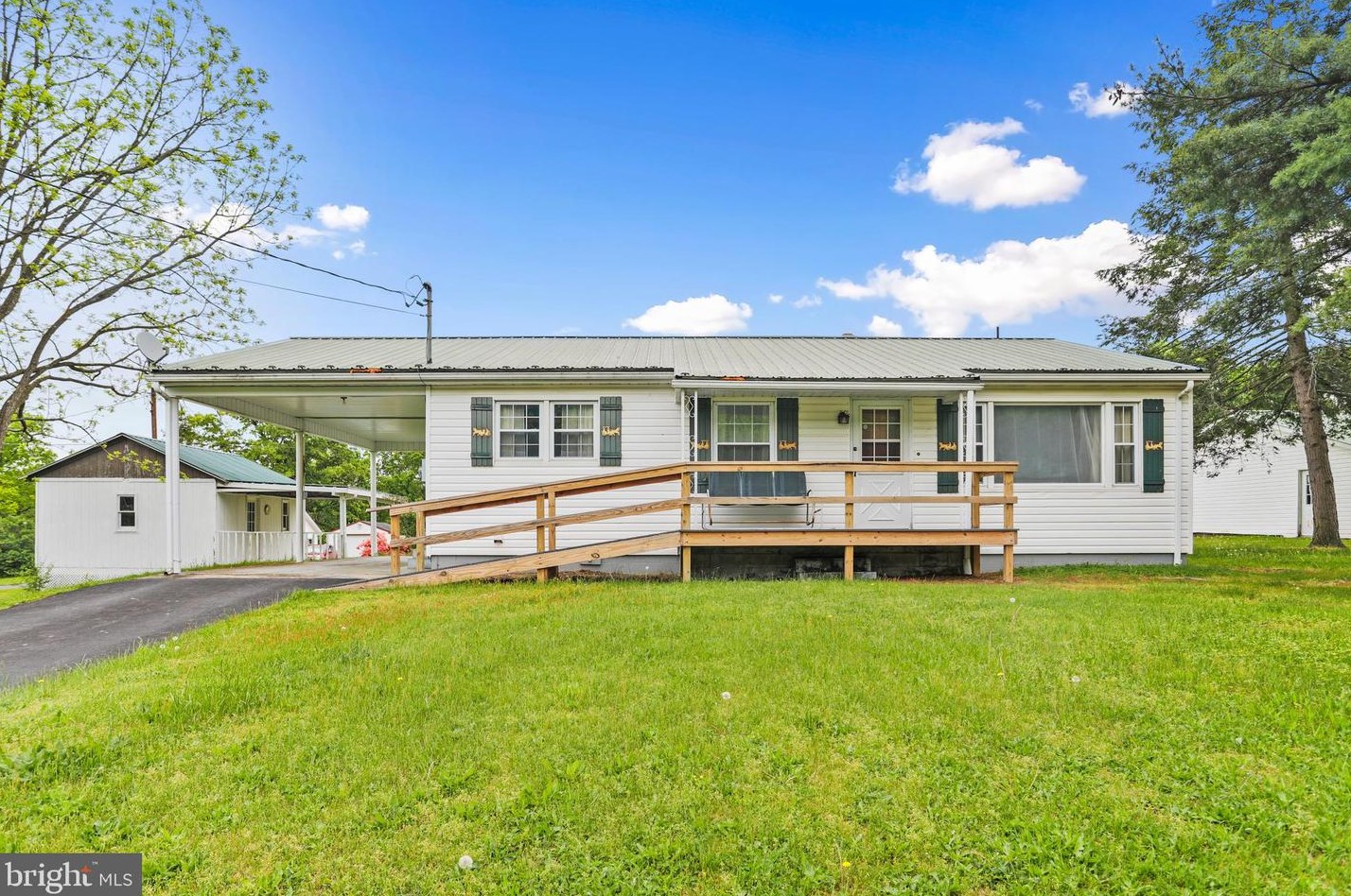 11147 Knobley Rd, Medley WV 26726 exterior