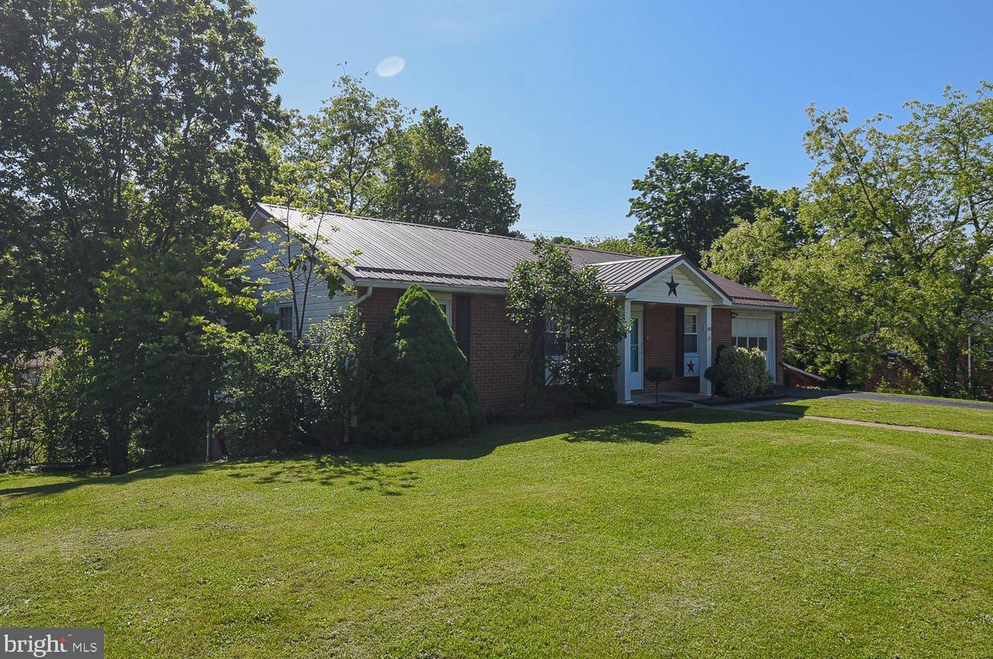 190 Knobley Estates Dr, Ridgeley, WV 26753