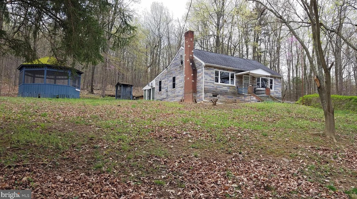 295 Cold Run Valley Rd, Berkeley Springs, WV 25411