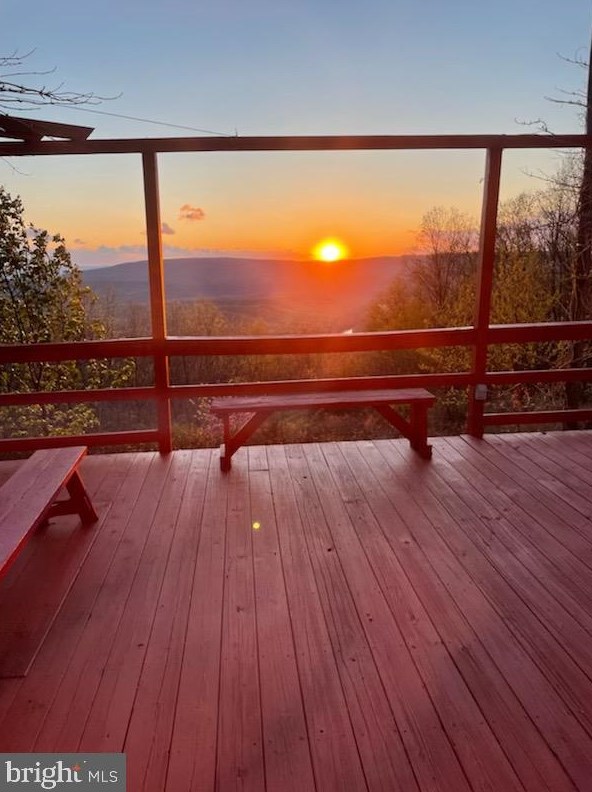 22 Sunrise Ln, Great Cacapon, WV 25422-3395