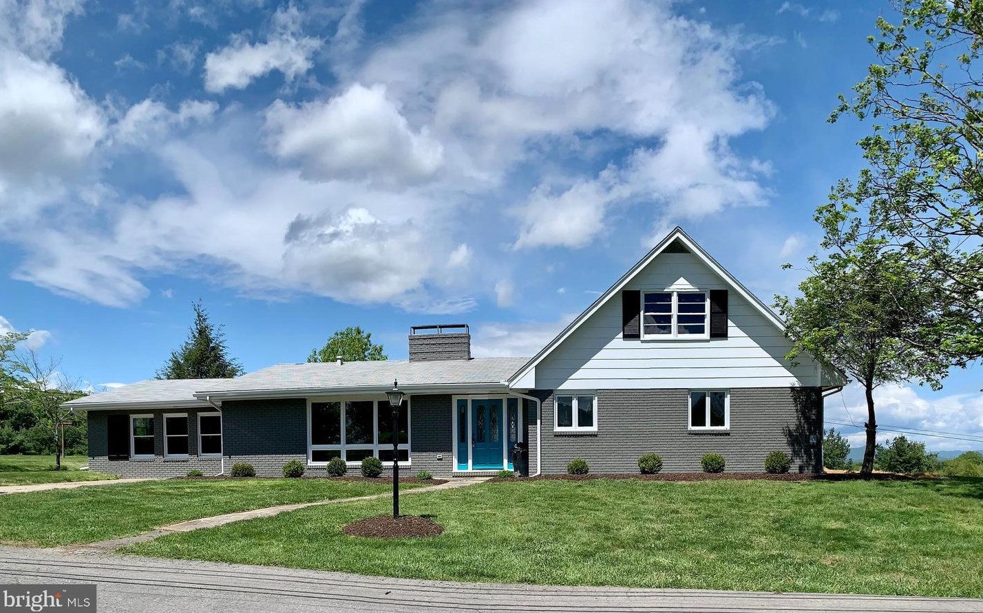 65 Hampton Grove Dr, Berkeley Springs WV  25411-5182 exterior