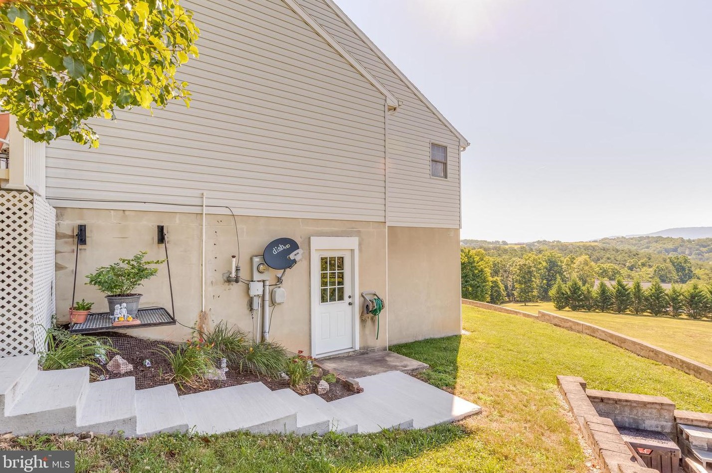 1942 Fairview Dr, Berkeley Springs WV  25411-3219 exterior