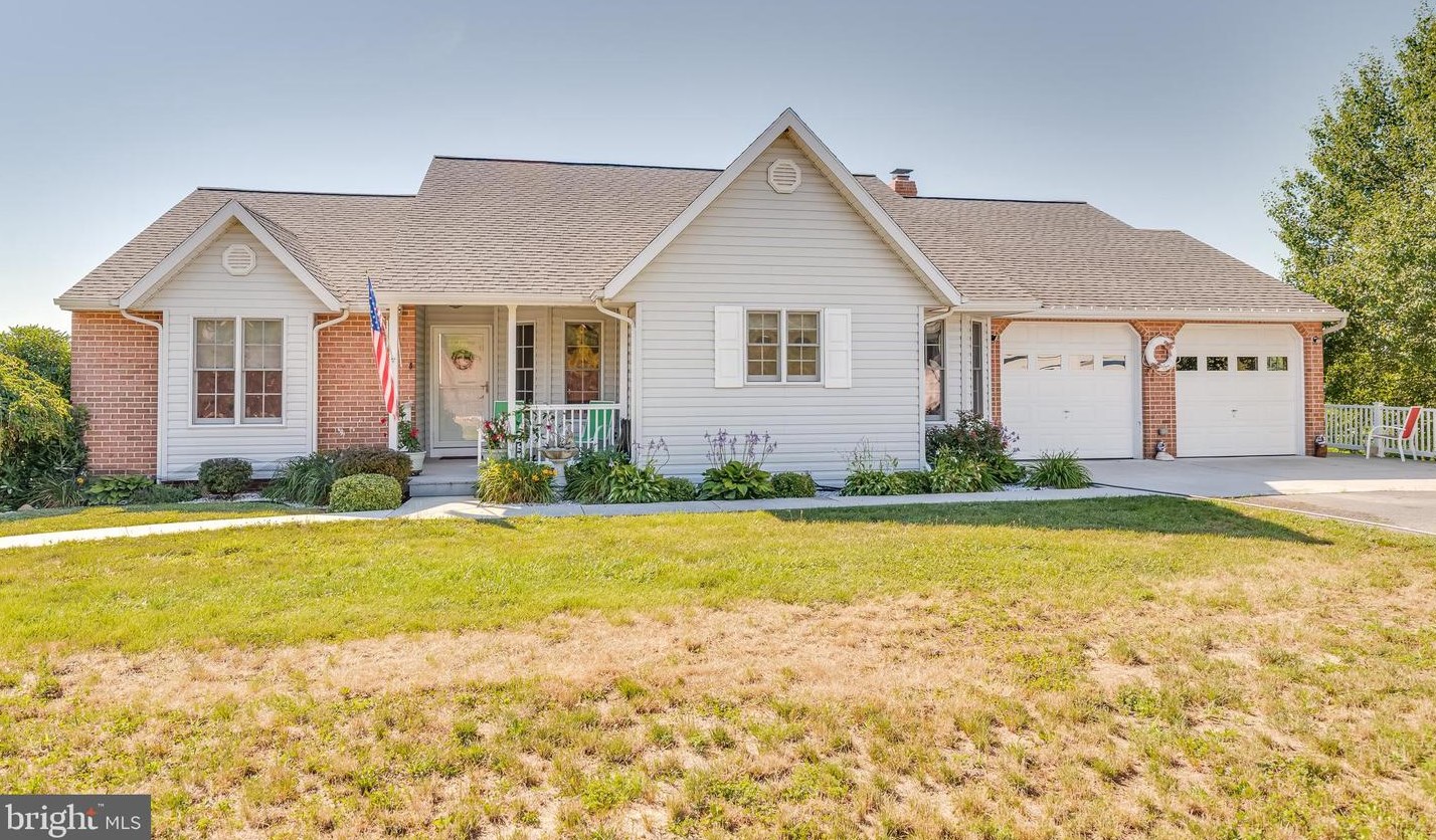 1942 Fairview Dr, Berkeley Springs WV  25411-3219 exterior