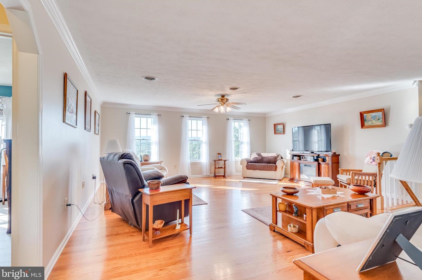 1942 Fairview Dr, Berkeley Springs WV  25411-3219 exterior