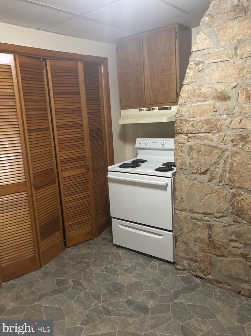 45 N Green St Apt 5, Berkeley Springs, WV 25411