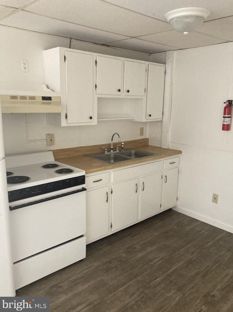 45 N Green St Apt 6, Berkeley Springs, WV 25411