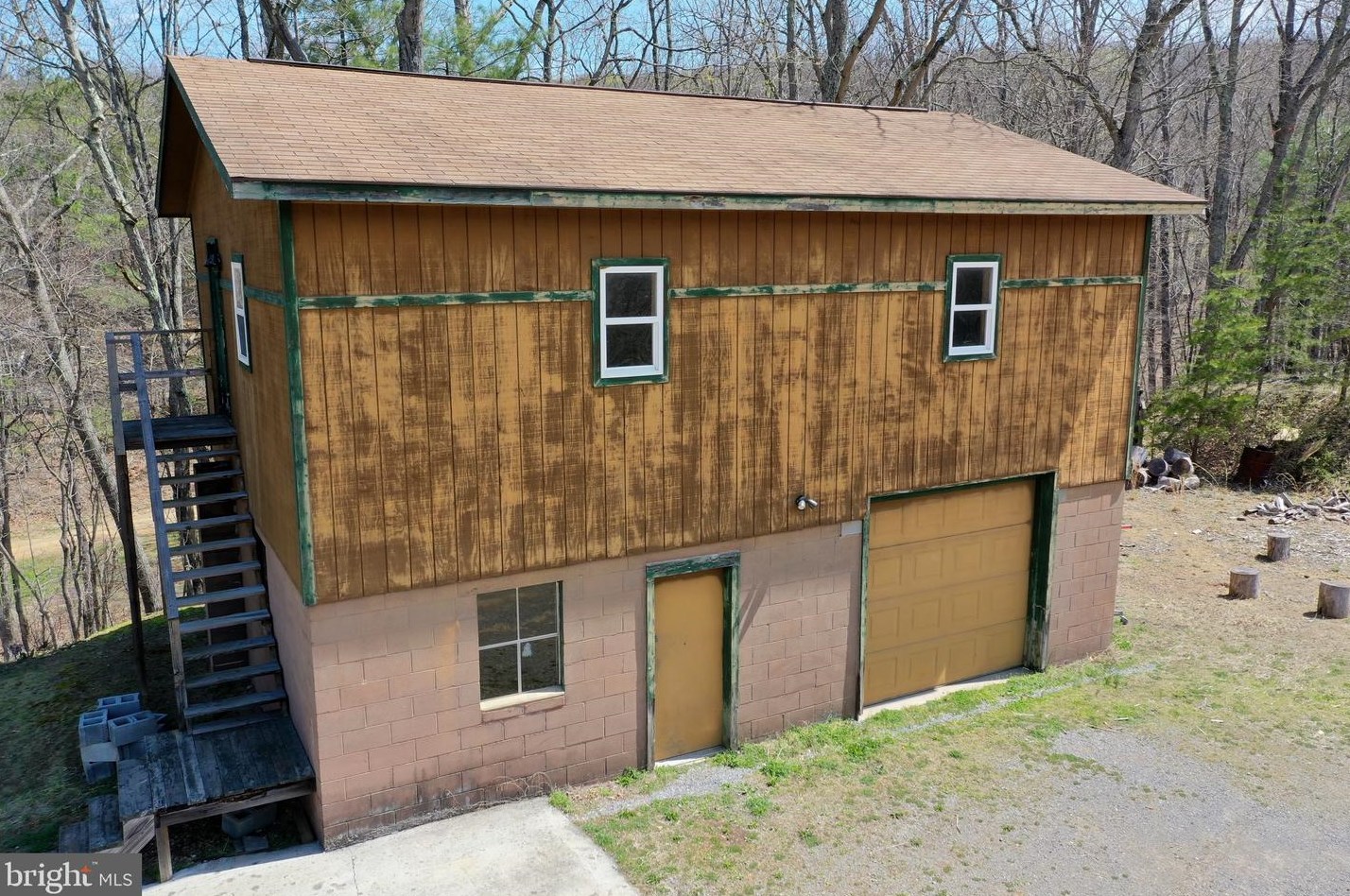 9225 Cacapon Rd, Great Cacapon, WV 25422-3267