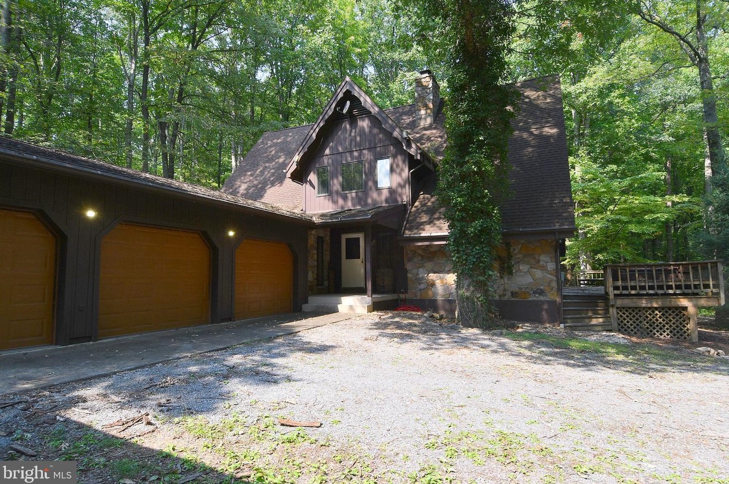 386 Quaint Acres Ln, Berkeley Springs, WV 25411