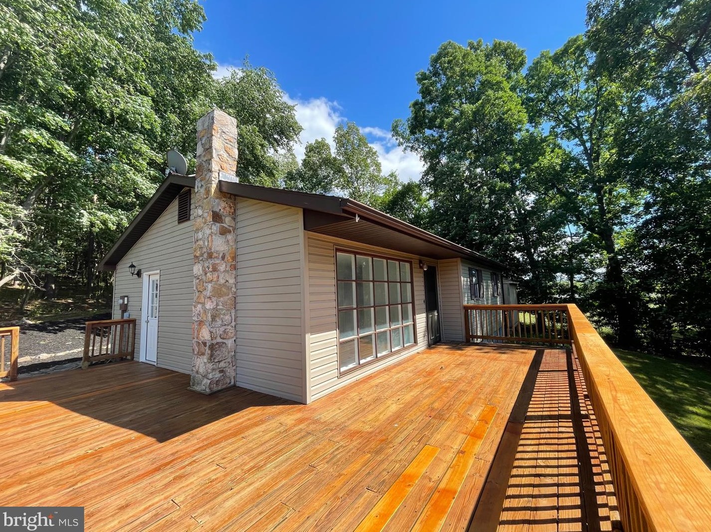101 Green Acres Ln, Berkeley Springs, WV 25411