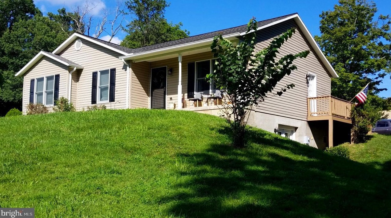 80 Sir Johns Run Rd, Berkeley Springs, WV 25411-4673