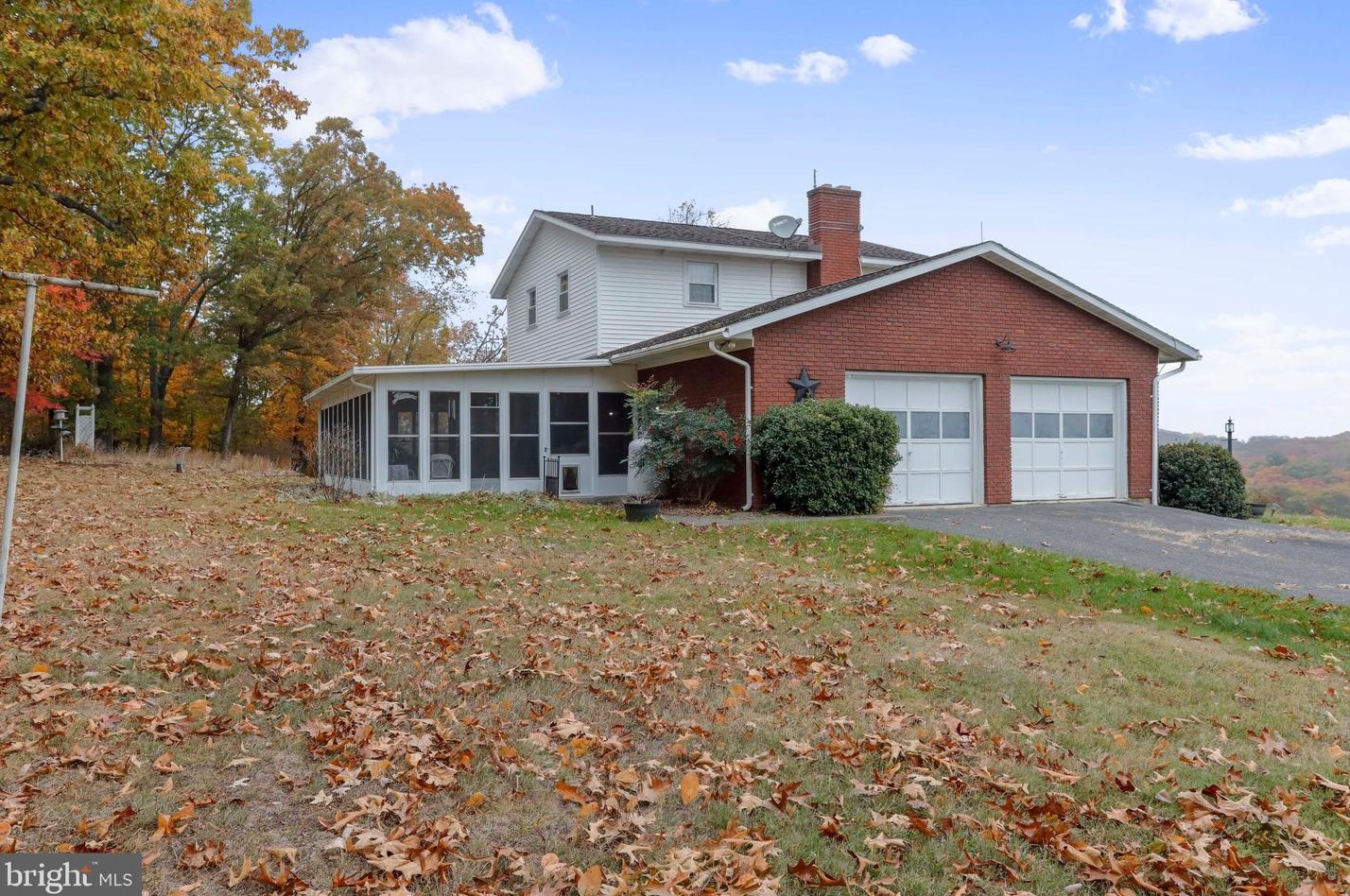 160 Chipped Cedar Ln, Berkeley Springs, WV 25411