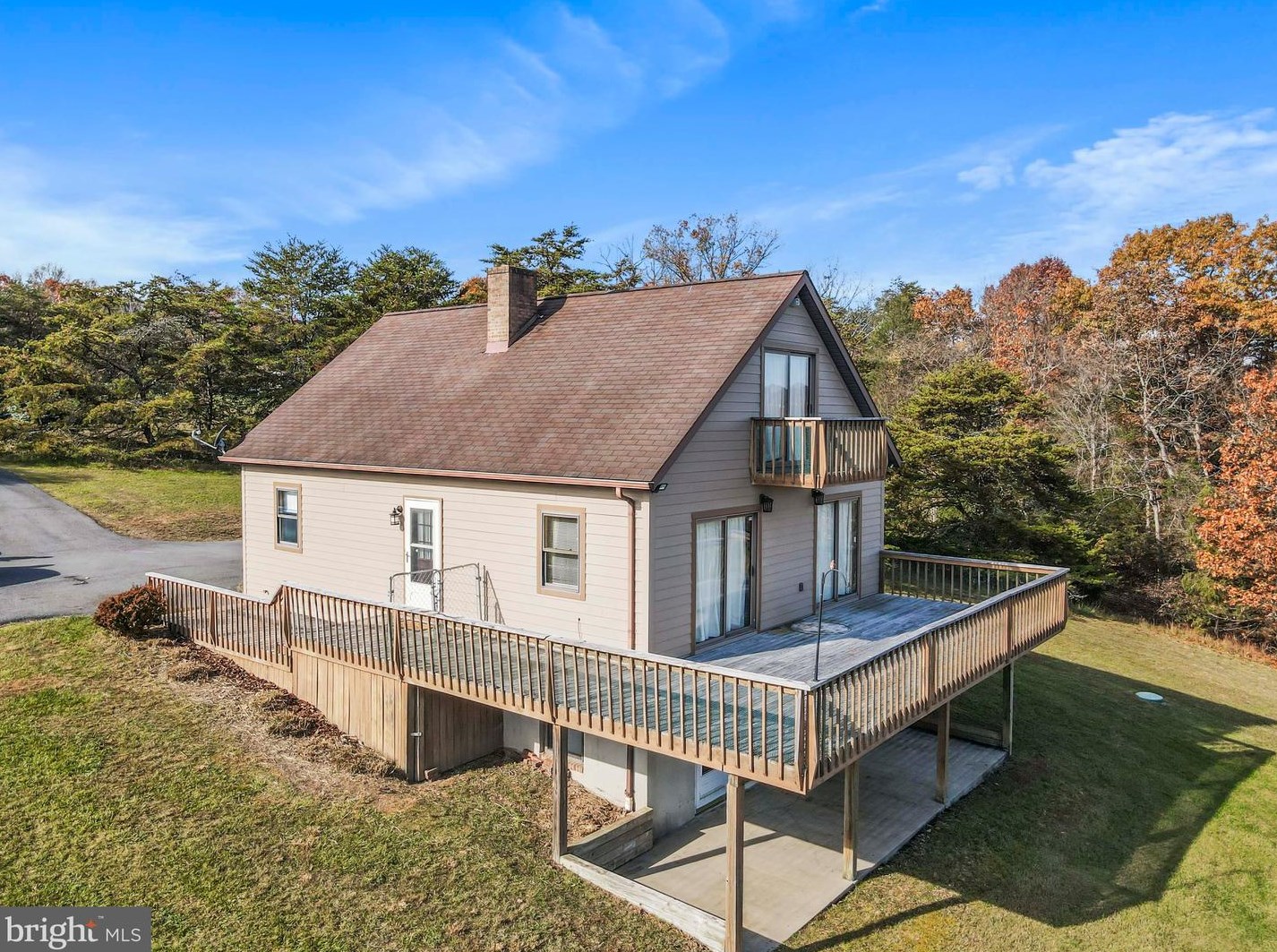 768 Old Mill Manor Dr, Berkeley Springs, WV 25411