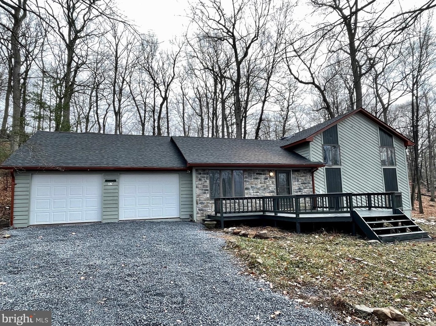 174 Jacoby Ln, Berkeley Springs, WV 25411