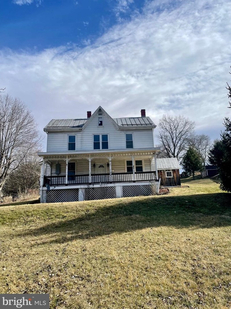 11 Richard St, Berkeley Springs, WV 25411