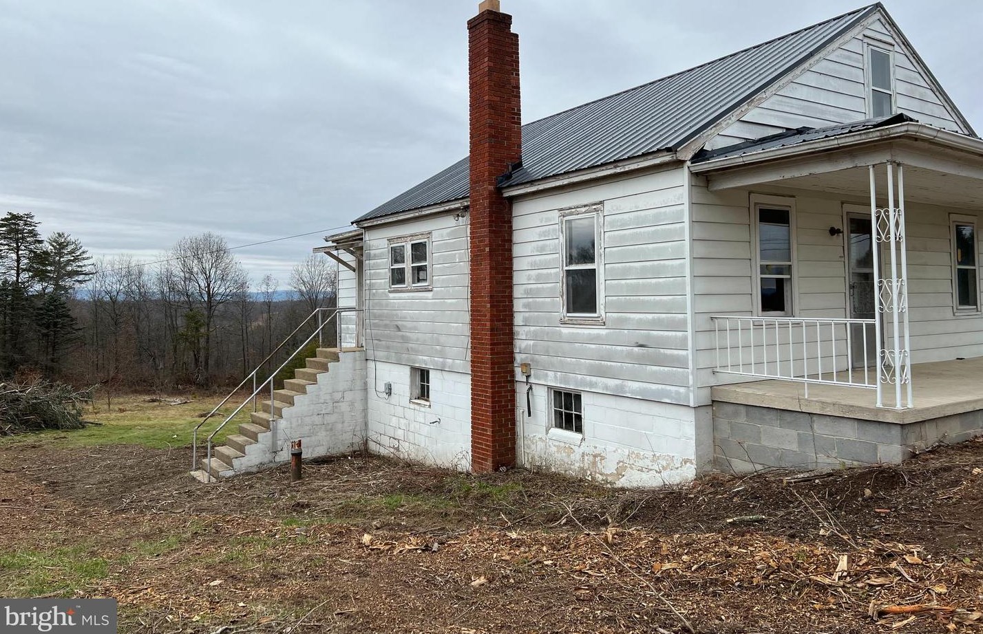 4641 Martinsburg Rd, Berkeley Springs WV  25411-5053 exterior