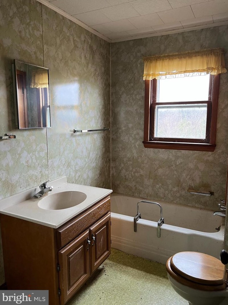 4641 Martinsburg Rd, Berkeley Springs WV  25411-5053 exterior