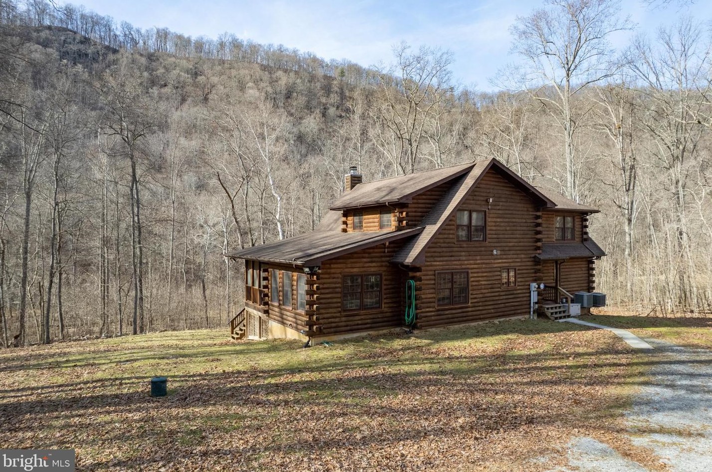 6068 Rockford Rd, Great Cacapon, WV 25422-3571
