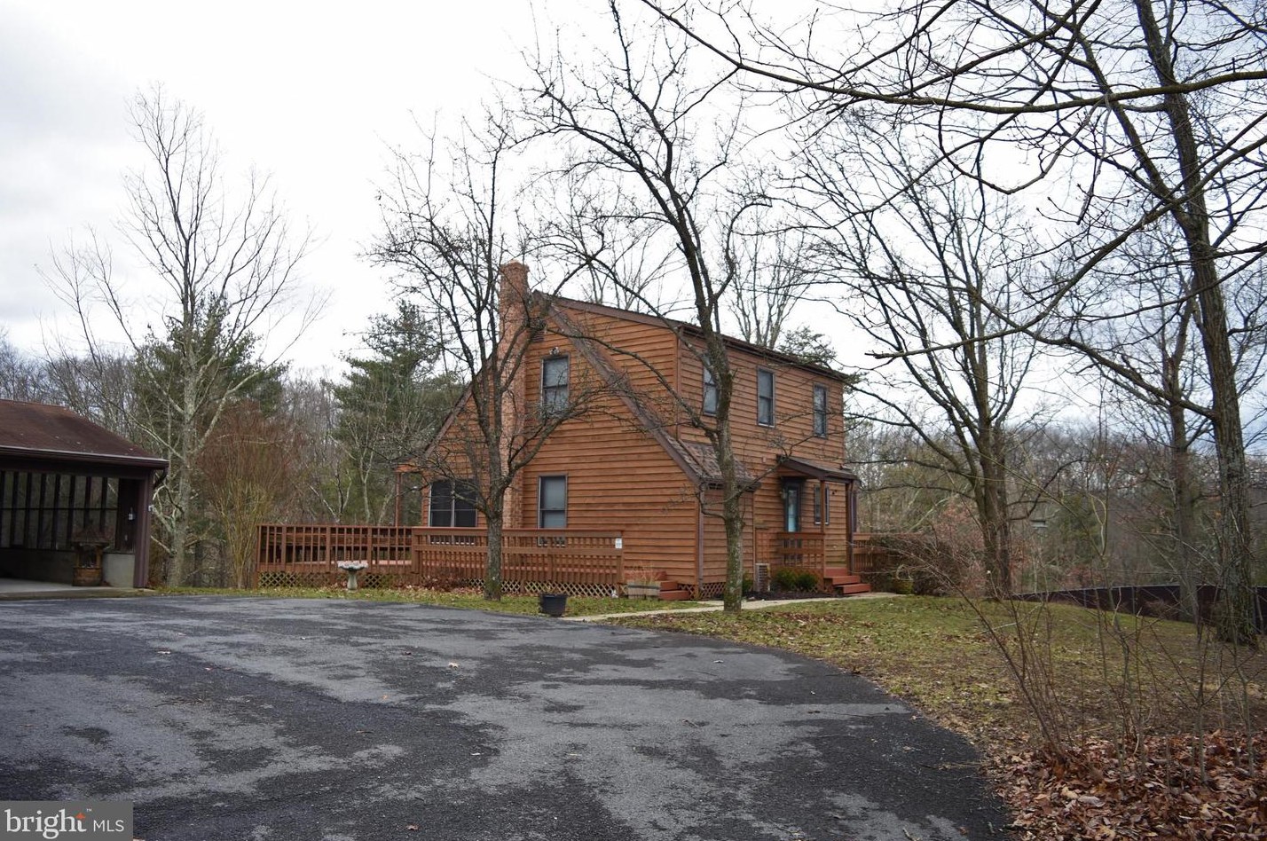 283 Little Creek Ln, Berkeley Springs, WV 25411