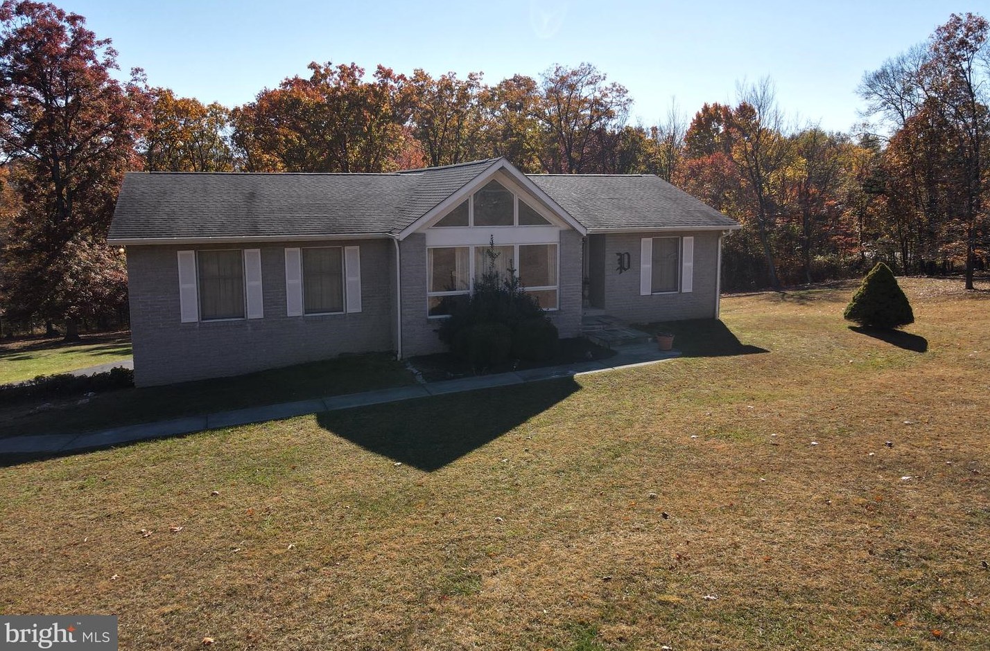 114 Greenbriar Ln, Berkeley Springs, WV 25411