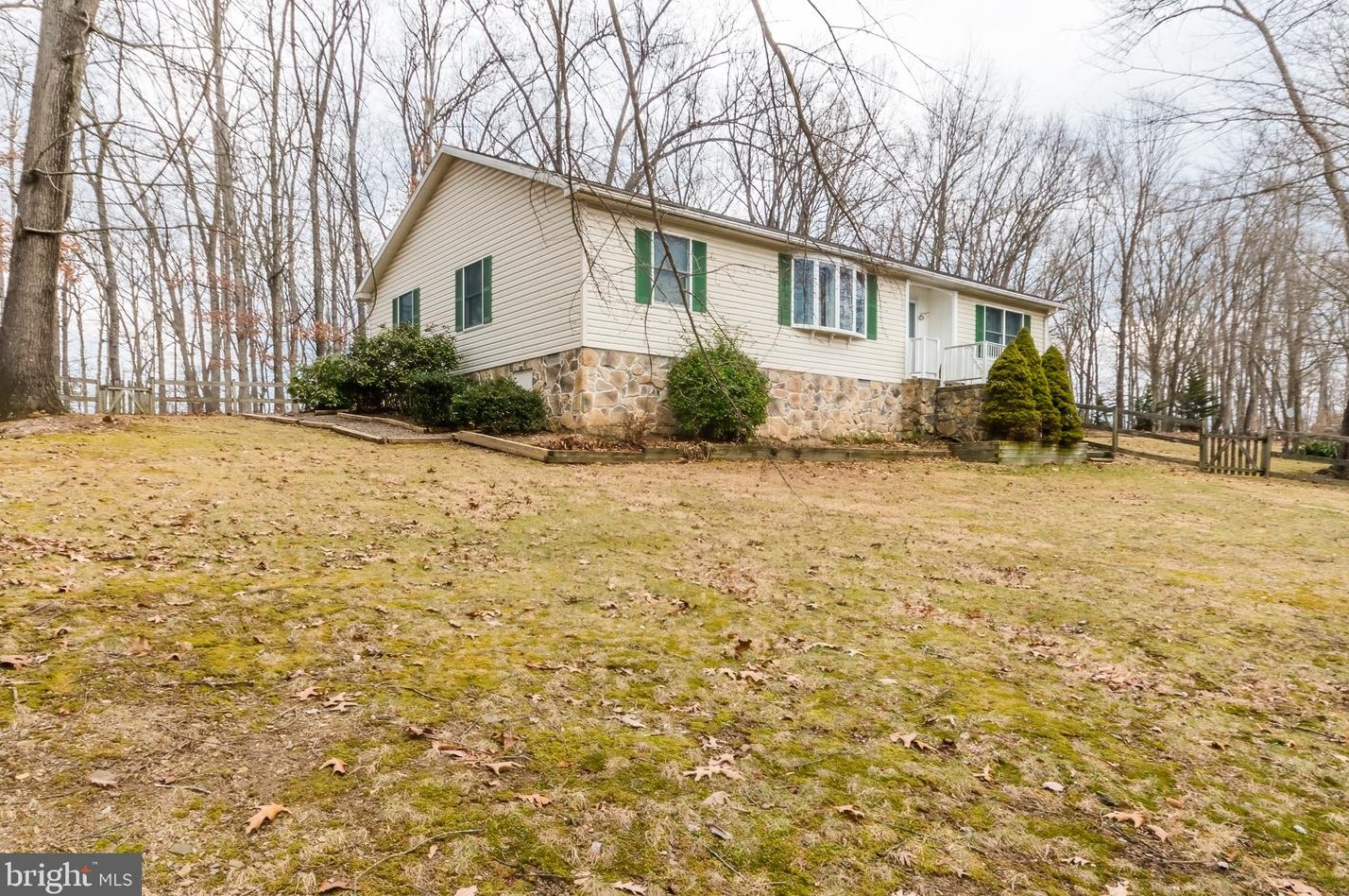 275 Winstead Rd, Berkeley Springs, WV 25411