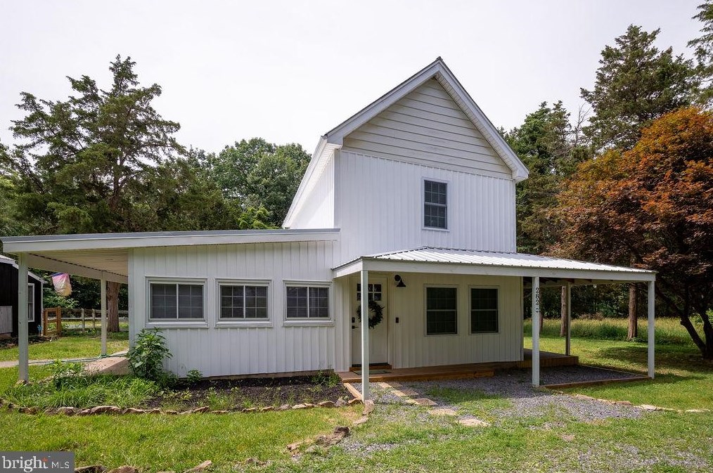 282 Bears Lope Ln, Great Cacapon, WV 25422