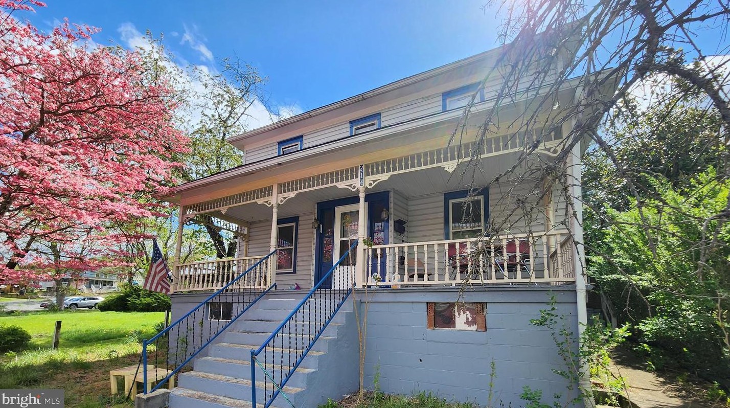 214 Harrison Ave, Berkeley Springs, WV 25411