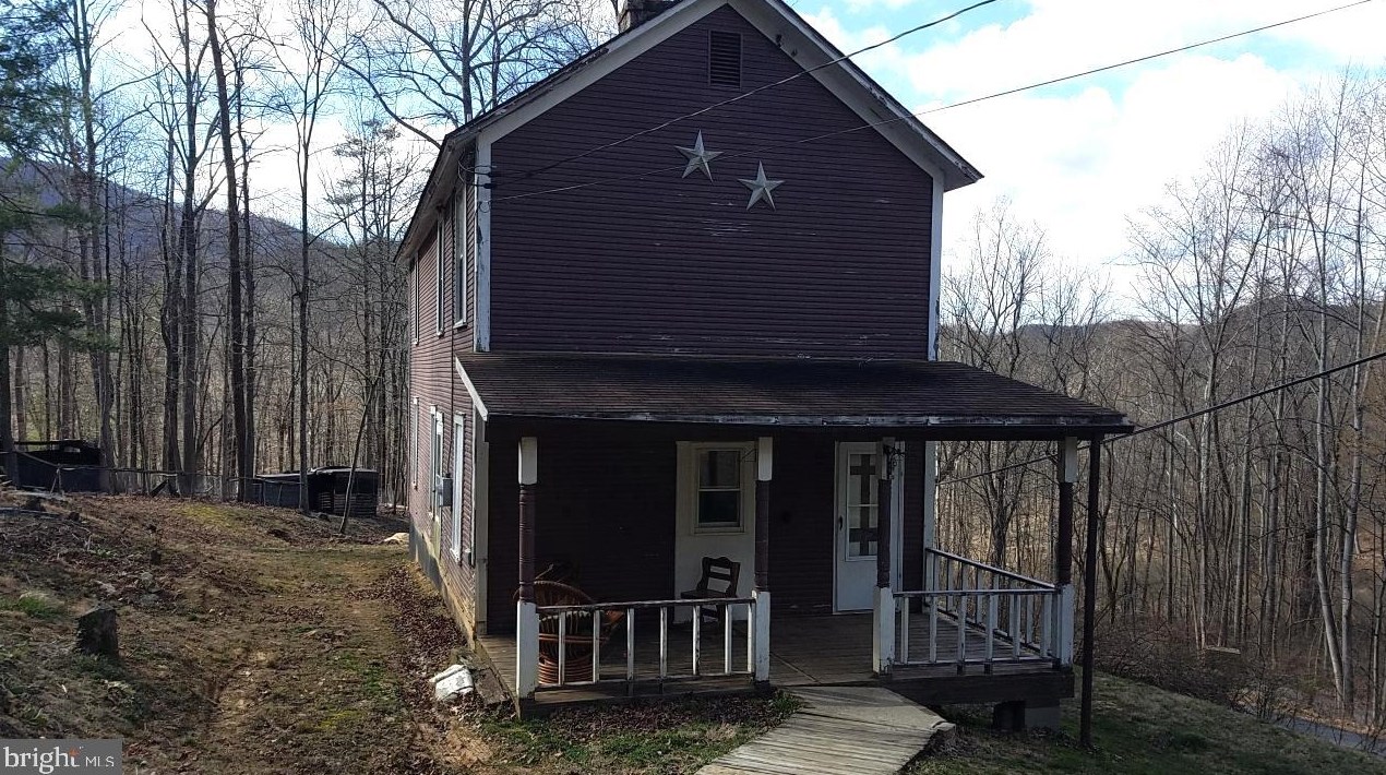 2833 Rockford Rd, Great Cacapon, WV 25422