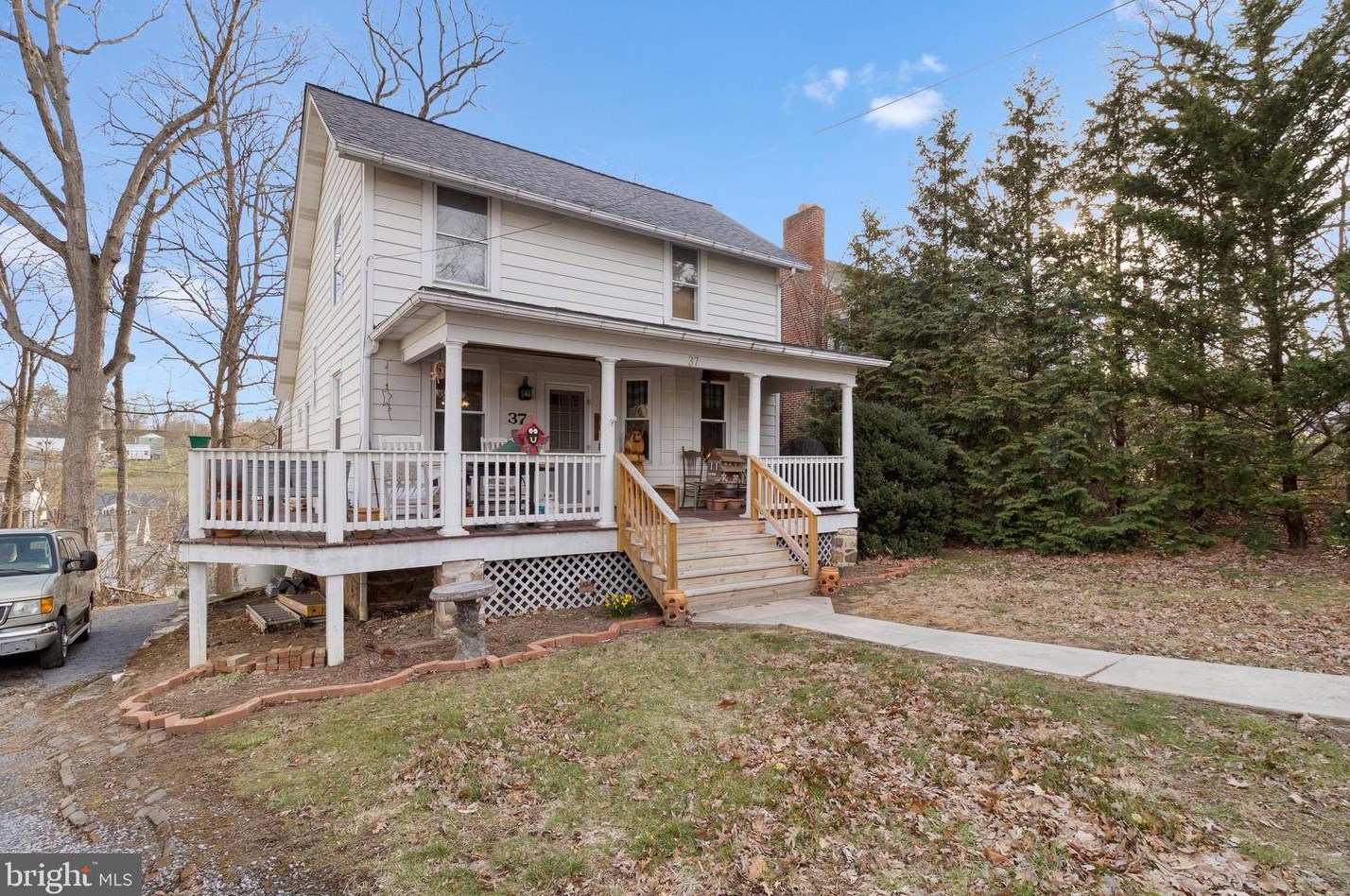 37 Rockwell Cir, Berkeley Springs, WV 25411
