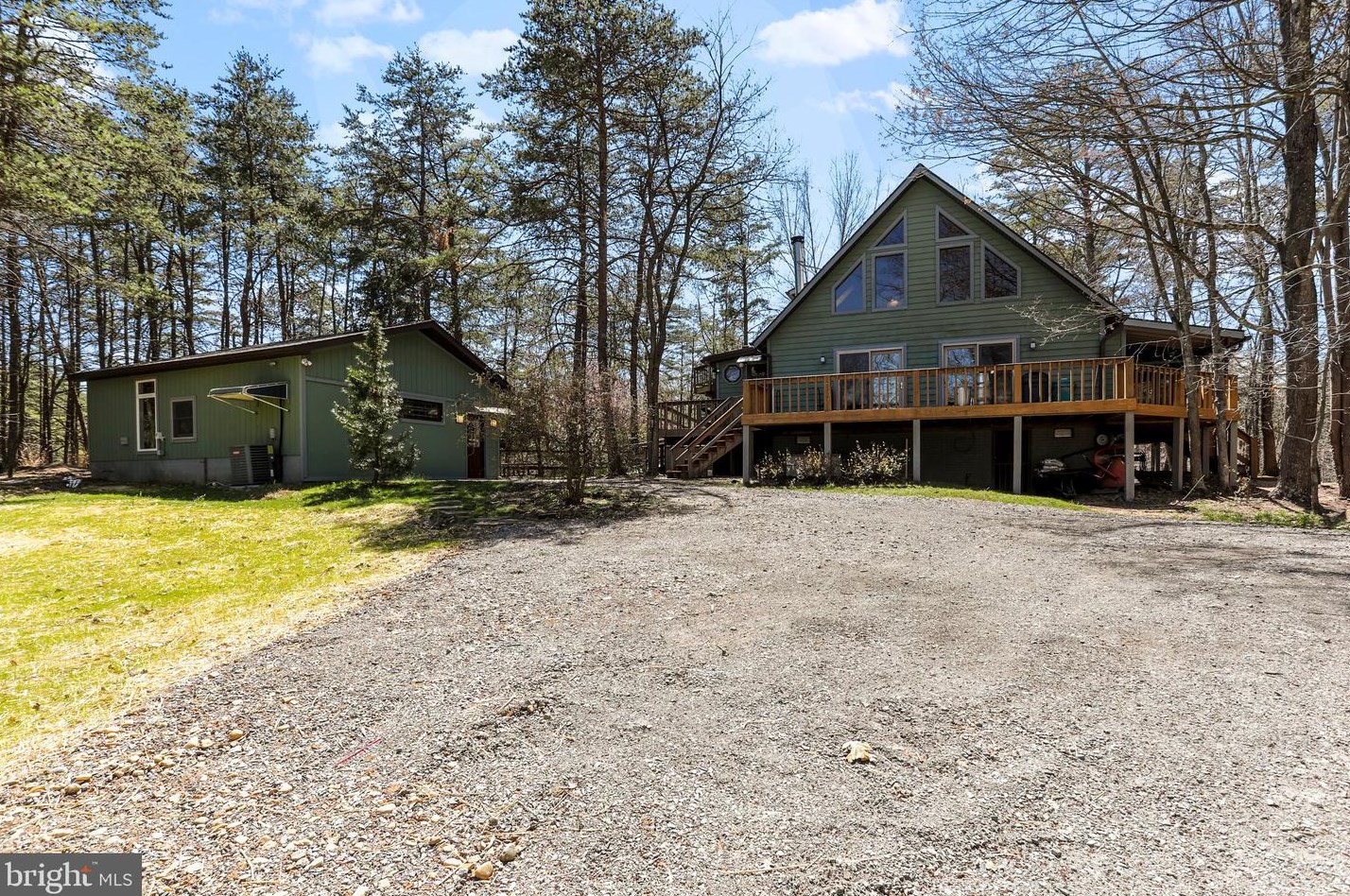 260 Clear Spring Ln, Berkeley Springs, WV 25411