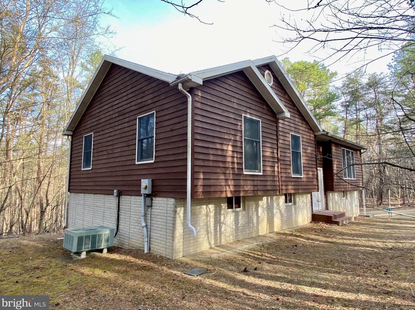 241 Creekview Ln, Berkeley Springs, WV 25411
