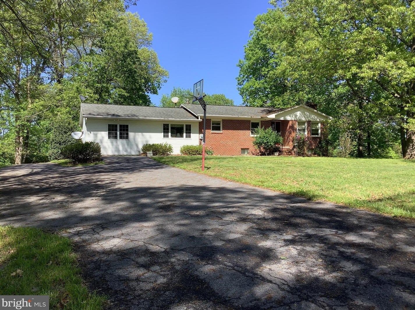 2166 Burnt Mill Rd, Berkeley Springs, WV 25411