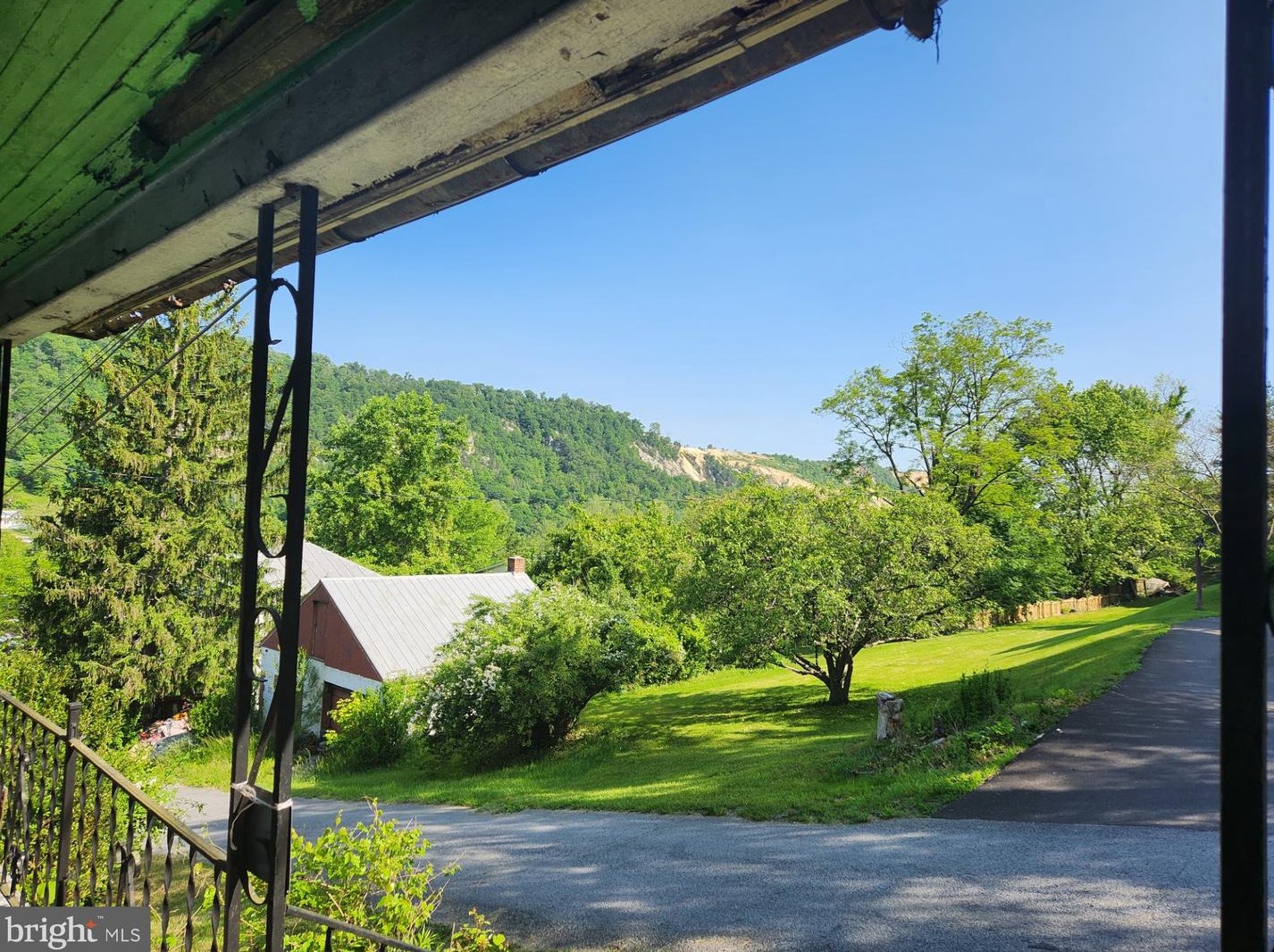 90 Goff St, Berkeley Springs, WV 25411
