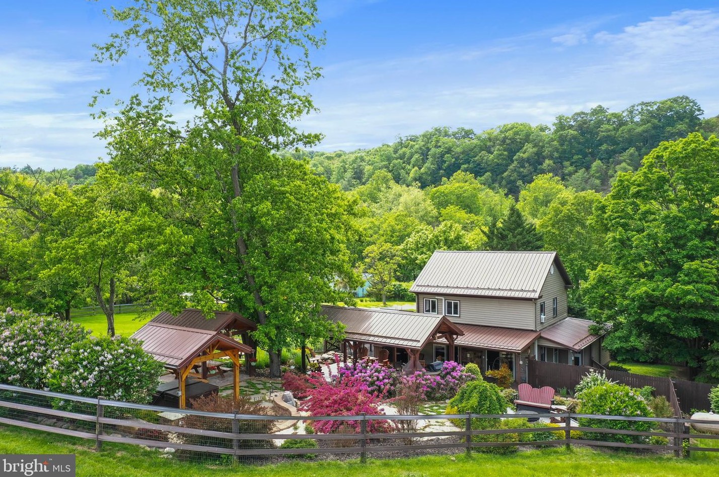 15 Mill Farm Trail, Berkeley Springs, WV 25411