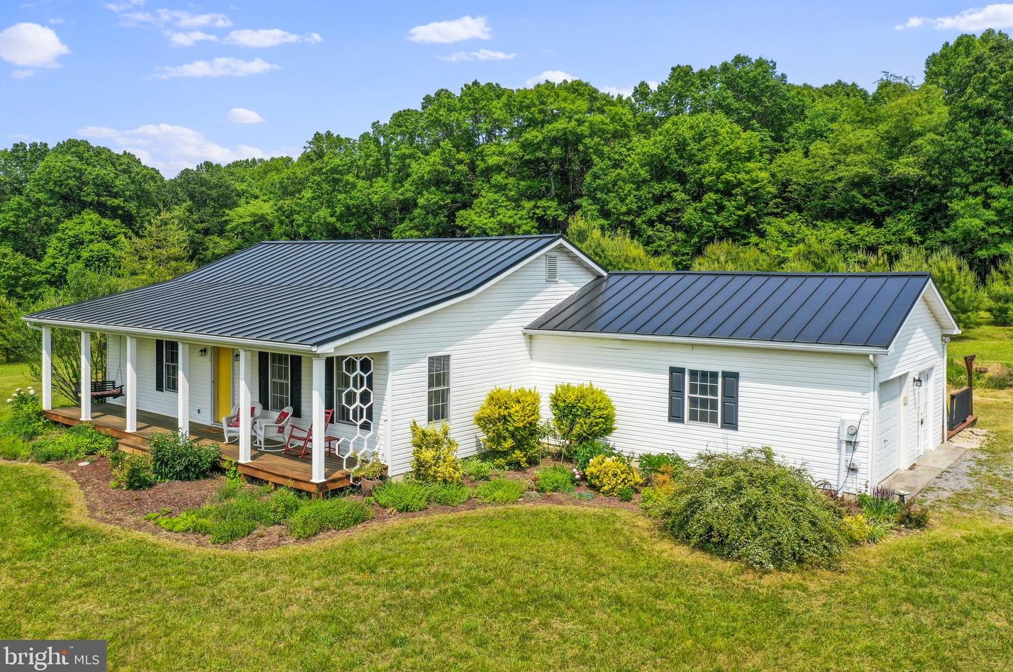 9047 River Rd, Hedgesville, WV 25427