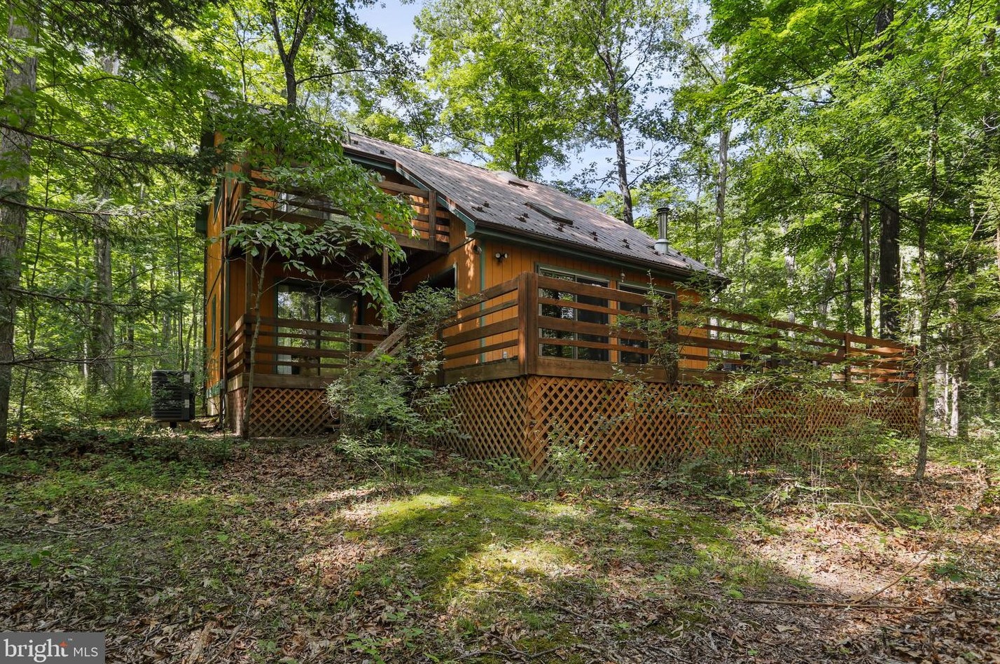 60 Cardinal Ln, Berkeley Springs, WV 25411-5671
