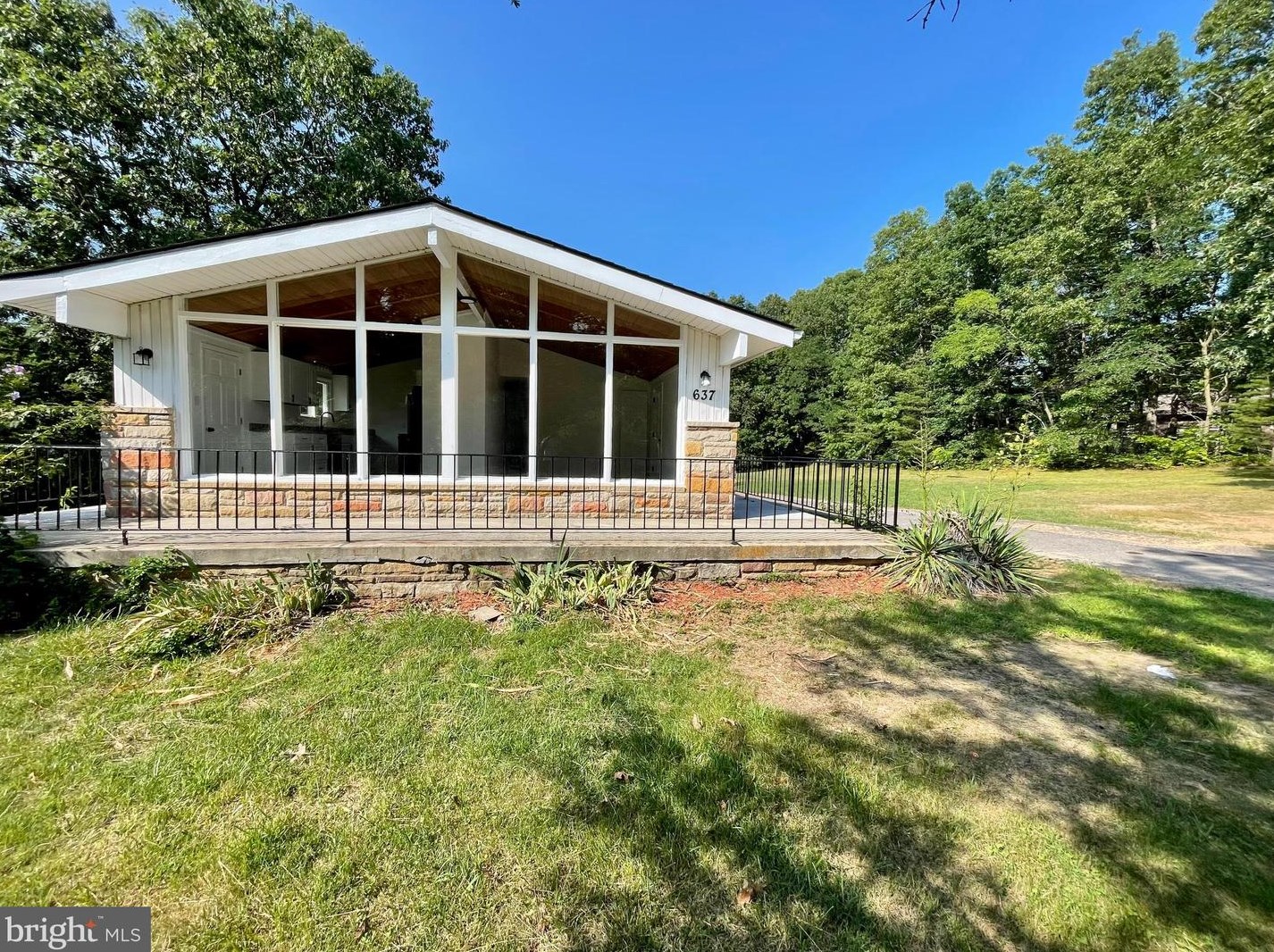 637 Mawani Village Ln, Berkeley Springs, WV 25411