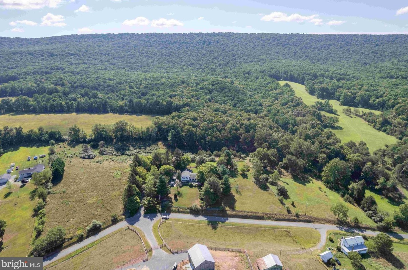 2699 Mauzy Rd, Berkeley Springs, WV 25411