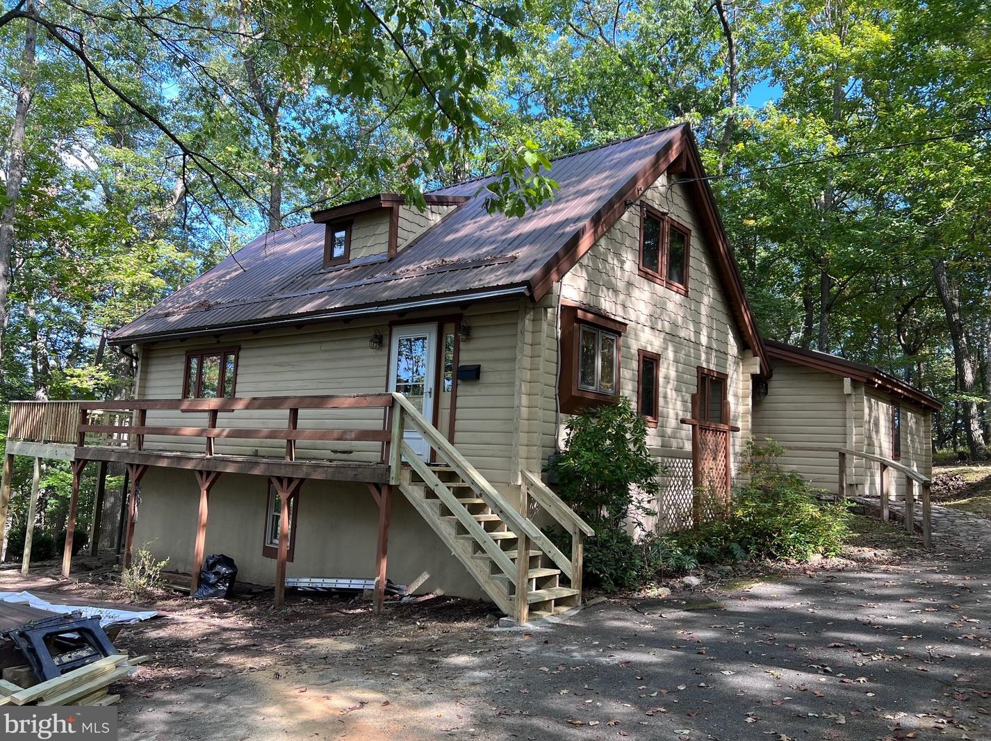 97 Retreat Ln, Berkeley Springs, WV 25411